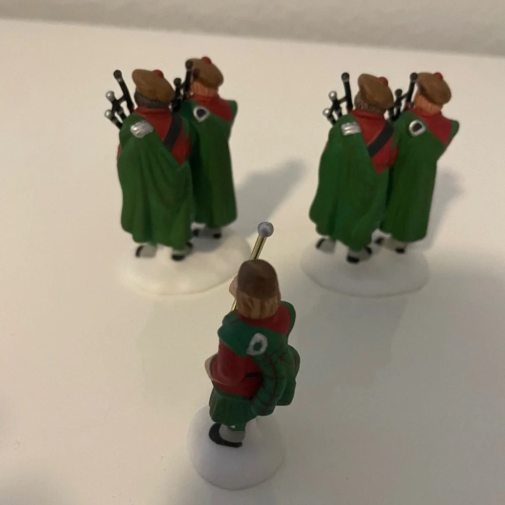 Department 56 Ten Pipers Piping 12 Days of Christmas Dickens Village‎